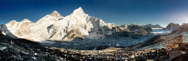 Weergave van everest en nuptse van kala patthar — Stockfoto