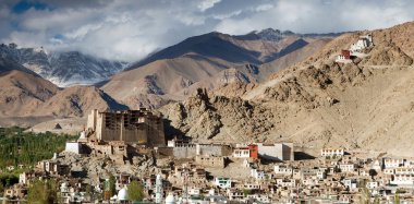 Leh palace - namgyal tsemo gompa - leh - ladakh - jammu ve Keşmir - Hindistan