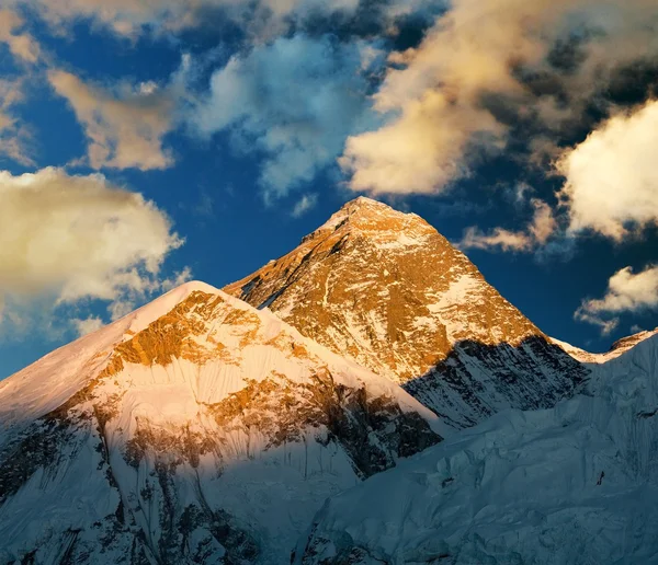 晚上色的珠穆朗玛峰从 kala patthar-尼泊尔视图 — 图库照片