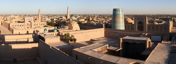 Panoramatický pohled na Chiva (bylinky, heva, xiva, chiwa, khiveh) - leonka provincie - Uzbekistán - město na Hedvábné stezce — Stock fotografie