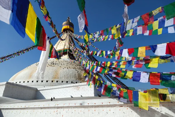 Boudnath stupa en Katmandú con banderas de oración - Nepal —  Fotos de Stock