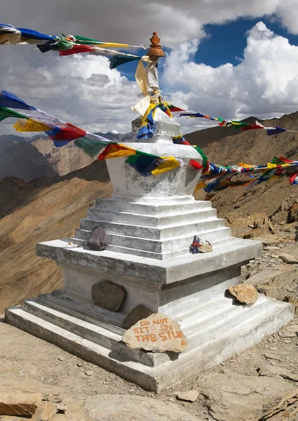 Sztúpa Erzsébet la át zanskar trek - ladakh - india — Stock Fotó