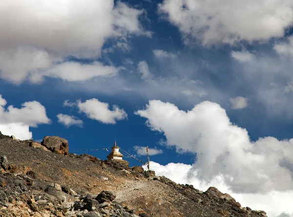 Stupa on hill between cloud - Zanskar trek - Ladakh - India — Stock Photo, Image