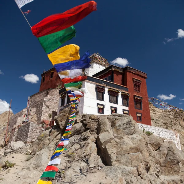 Namgyal Tsemo Gompa com bandeiras de oração Leh Ladakh Jammu e Caxemira Índia — Fotografia de Stock