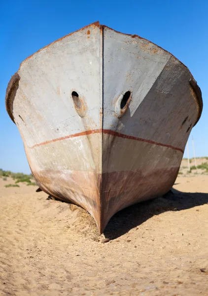 Boats in desert around Moynaq, Muynak or Moynoq - Aral sea or Aral lake - Uzbekistan - asia — Stock Photo, Image