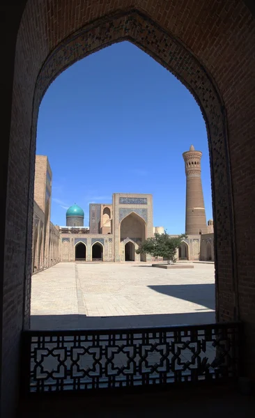 Vista da mesquita e minarete de Kalon - Bukhara - Uzbequistão — Fotografia de Stock