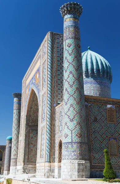 Visa av sher dor medressa - registan - samarkand - uzbekistan — Stockfoto