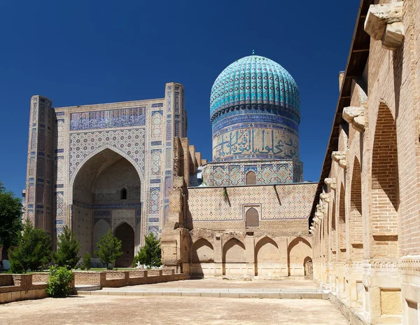 Visa från bibi-khanym moskén - registan - samarkand - uzbekistan — Stockfoto