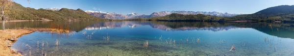 Rara daha veya mahendra panoramik tal Gölü - rara trek - Batı nepal — Stok fotoğraf