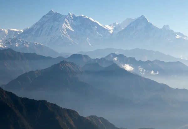 Blå horisonter - utsikt över annapurna himal från jaljala passera - nepal - Asien — Stockfoto