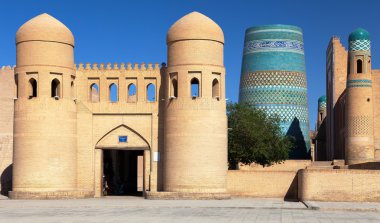 duvar itchan kala (ichon qala) - west gate (ata darvoza) - Hiva (chiva, heva, xiva, chiwa, khiveh) - İpek yolu için xorazm il - Özbekistan - şehir