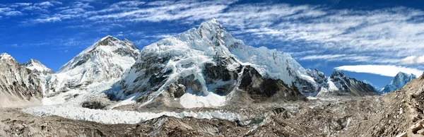 Panoramic view of Everest, Nuptse, glacier and ice-fall khumbu from everest b.c. — Stock Photo, Image