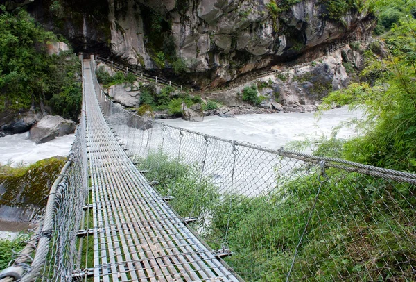 Rope hanging suspension bridge - Everest base camp trek in Nepal — Stock Photo, Image