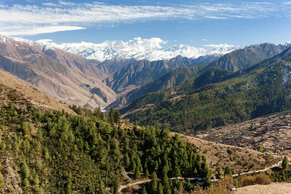 Dolpo inferior - paisaje alrededor de Dunai, pueblos Juphal y Dhaulagiri himal desde el paso Balangra Lagna - oeste de Nepal —  Fotos de Stock