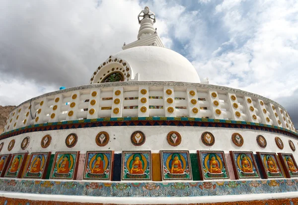 Shanti wysoka stupa w pobliżu leh - Dżammu i Kaszmir - ladakh - Indie — Zdjęcie stockowe