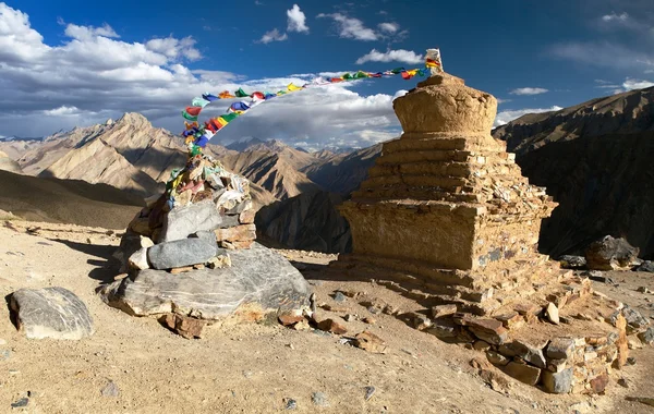 Stupy w murgum la pass - zanskar trek, ladakh, Dżammu i Kaszmir, Indie — Zdjęcie stockowe