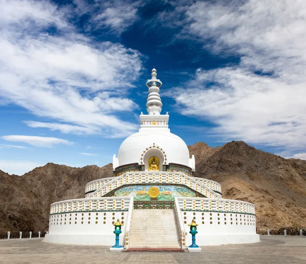 Shanti wysoka stupa w pobliżu leh - Dżammu i Kaszmir - ladakh - Indie — Zdjęcie stockowe