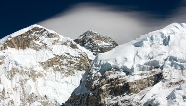 Everest everest Merkez kampına bulut - khumbu vadi - neepal ile gelen