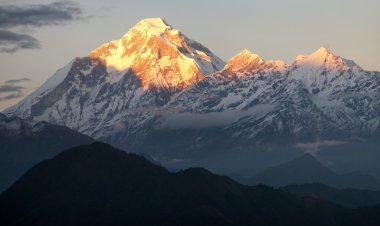 mount dhaulagiri - nepal görünümünü akşam