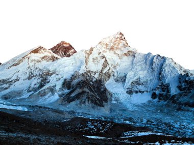Everest Dağı gece görüşü beyaz gökyüzü arka planında izole, Kala Patthar Dağı, Khumbu Vadisi, Sagarmatha Ulusal Parkı, Nepal Himalayalar Dağları 'ndan