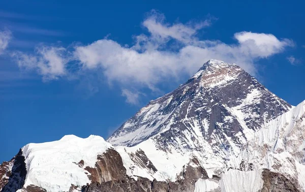 Панорамный Вид Гору Эверест Красивыми Облаками Вершине Района Гокио Эверест — стоковое фото