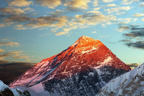 Večerní Západ Slunce Pohled Mount Everest Renjo Projít Červené Barvy — Stock fotografie