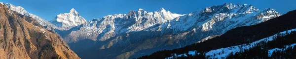 Nanda Devi山 印度喜马拉雅最好的山脉之一 从印度喜马拉雅山脉Uttarakhand的Joshimath Auli看到 — 图库照片