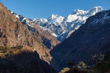Himalaya, Hint Himalayalarının panoramik manzarası, büyük Himalayalar, Uttarakhand Hindistan