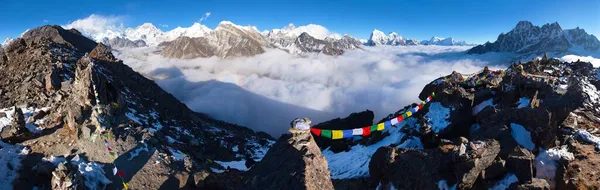 View Gokyo Mounts Everest Makalu Cho Oyu Lhotse Buddhist Prayer — Stock Photo, Image