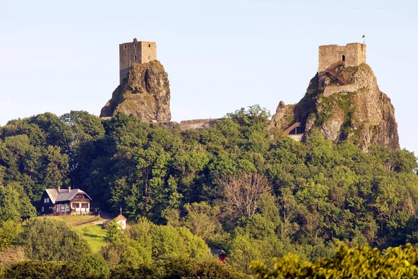 Trosky Ruines Château Deux Tours Appelées Pana Baba Paradis Tchèque — Photo