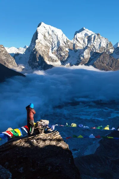 Θέα Από Την Κορυφή Gokyo Έως Τον Παγετώνα Ngozumba Βουνά — Φωτογραφία Αρχείου