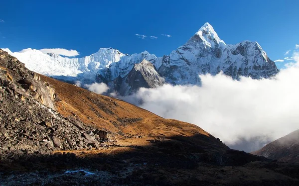 Mount Ama Dablam Wolken Und Blauem Himmel Weg Zum Everest — Stockfoto