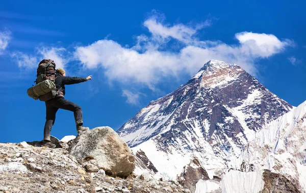 Monte Everest Visto Vale Gokyo Com Turista Caminho Acampamento Base — Fotografia de Stock