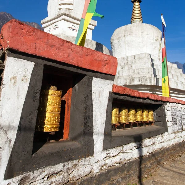 Stupa Avec Des Drapeaux Prière Des Roues Sur Chemin Lukla — Photo