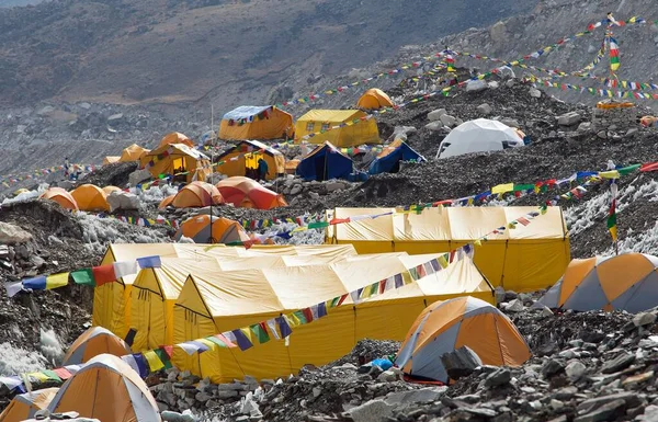 Mount Everest Alaptábor Sátrak Imazászlók Khumbu Völgy Nepál — Stock Fotó