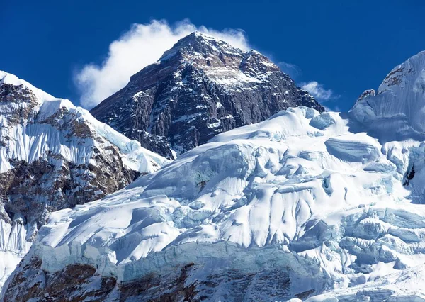 Szczyt Mount Everest Chmurkowo Niebieskim Kolorem Kala Patthar Droga Mount — Zdjęcie stockowe