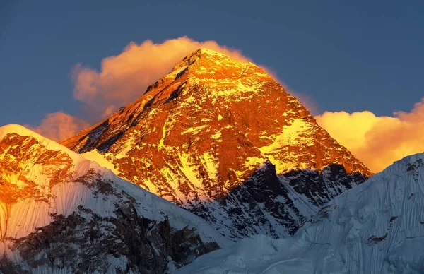 Monte Everest Vista Panorámica Noche Con Hermosas Nubes Del Atardecer —  Fotos de Stock