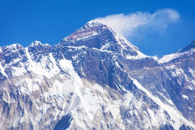 Everest Dağı ve Nuptse Kayası 'nın manzarası Kongde - Sagarmatha Ulusal Parkı - Nepal