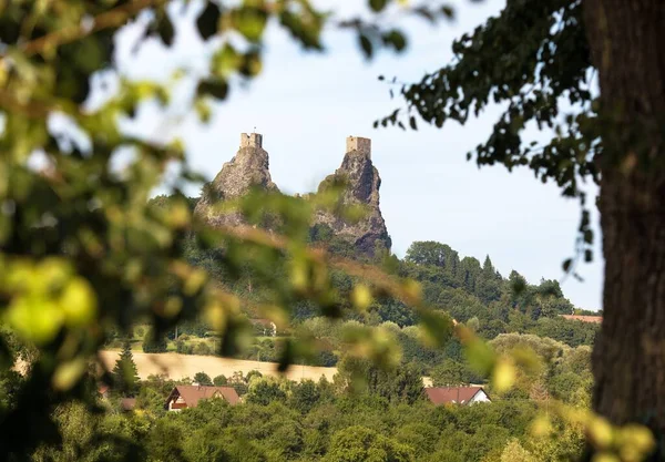 Trosky Hrad Zřícenina Dvě Věže Názvem Pana Baba Český Ráj — Stock fotografie