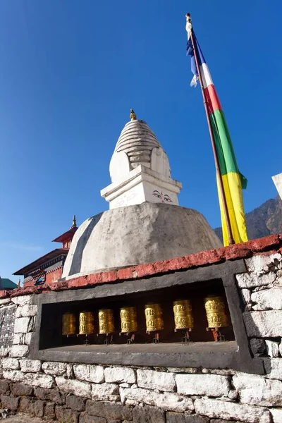 Stupa Σημαίες Προσευχής Και Τροχούς Στο Δρόμο Από Lukla Namche — Φωτογραφία Αρχείου