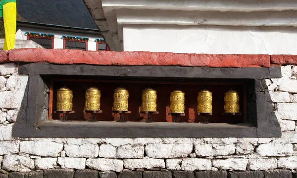 Stupa Mit Gebetsfahnen Und Rädern Auf Dem Weg Von Lukla — Stockfoto