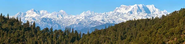 Chaukhamba山和林地 喜马拉雅山 印度喜马拉雅山全景 大喜马拉雅山山脉 印度乌塔拉汉德 — 图库照片