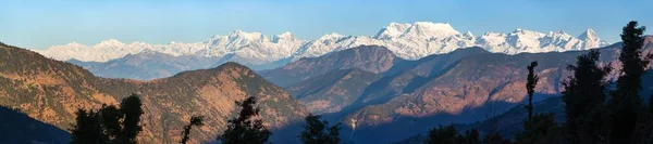 Mount Chaukhamba Aamunäkymä Himalaja Intian Himalaja Suuri Himalajan Alue Vuoristo — kuvapankkivalokuva