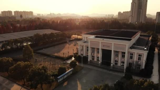 Imágenes de drones del Campus de la Universidad Yuexiu — Vídeo de stock