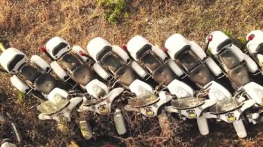  Hurdalıkta terk edilmiş polis motosikletleri.. 