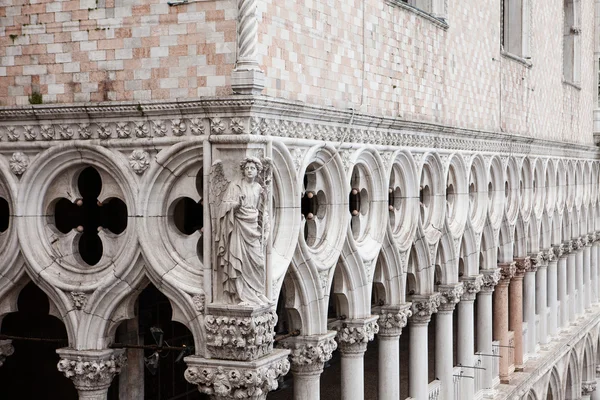 Marble decor, inlay and marble columns, stone carving on the facade of the cathedral of San Marco, St. Mark's Square,Venice, Italy — Stock Photo, Image