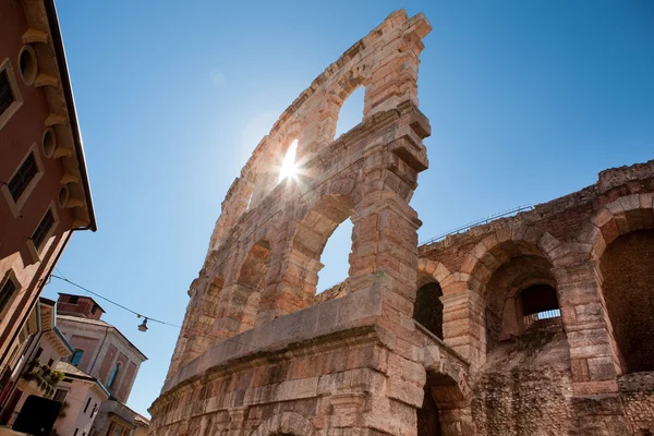 Italien, Verona, antikes Amphitheater, Sonnenstrahlen — Stockfoto