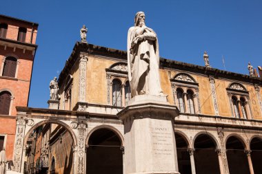 Verona, İtalya, dante alighieri, anıt Mermer heykel şairin ayrım olarak piazza della signoria