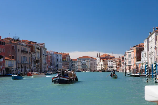 North Italy, Venice, walk along the Grand Canal, marble facades of palaces, boats, gondolas, typical Venetian landscape — Stock Photo, Image