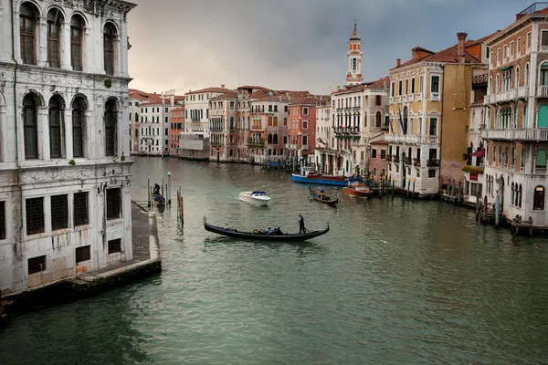 Norte de Italia, Venecia, ciudad sobre el agua, El Gran Canal, paseo en góndola, paseo por los canales, fasades de mármol de los palases —  Fotos de Stock